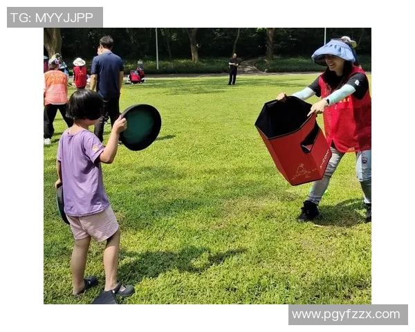 周芳独家揭秘飞盘技巧与心得分享助你轻松掌握这项运动的魅力与乐趣 周芳独家揭秘飞盘技巧与心得分享助你轻松掌握这项运动的魅力与乐趣